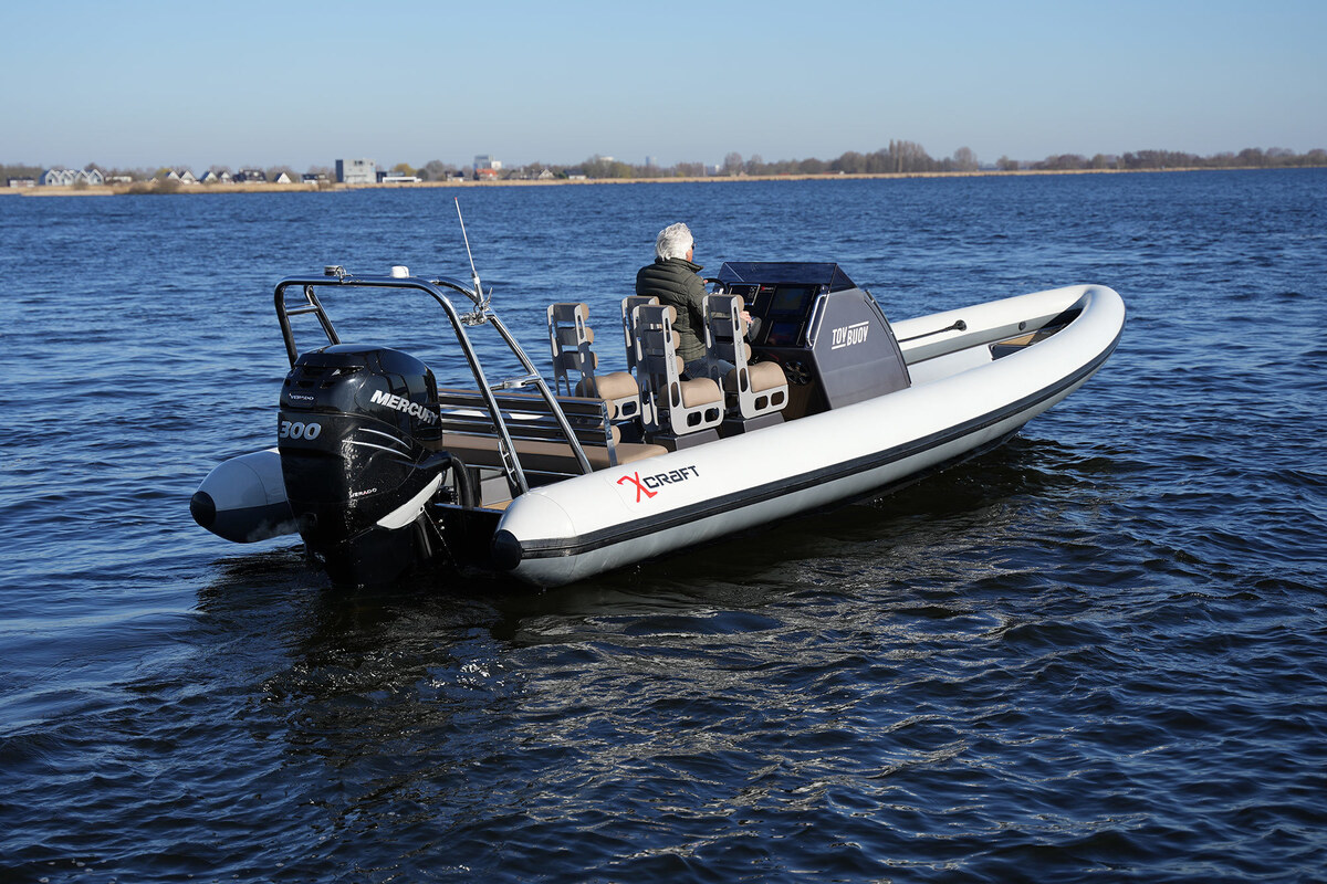 foto: 10 X-Craft R808