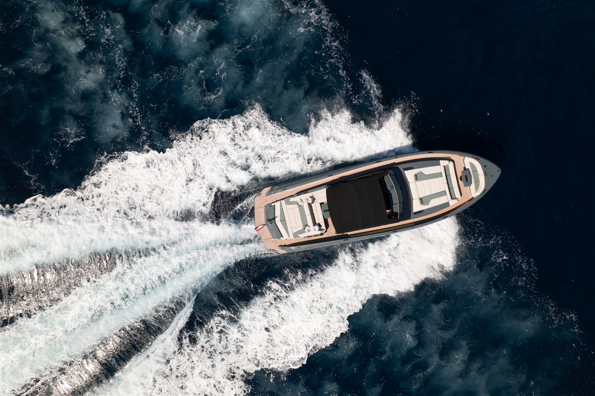 foto: 6 Vanquish Yachts VQ 54