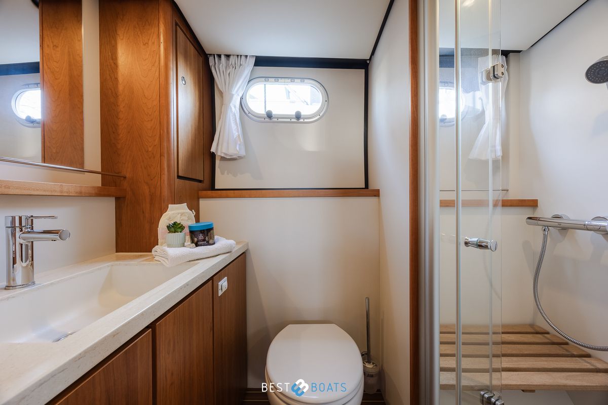 foto: 8 Linssen  Grand Sturdy 40.0 AC