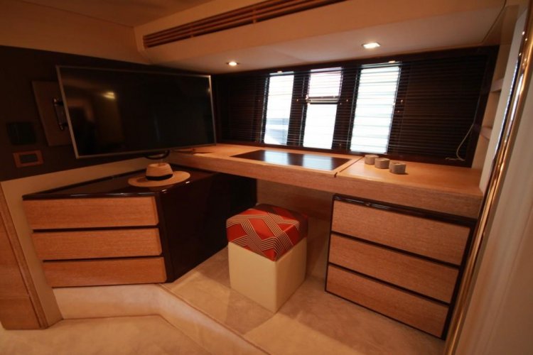 foto: 24 Azimut 60