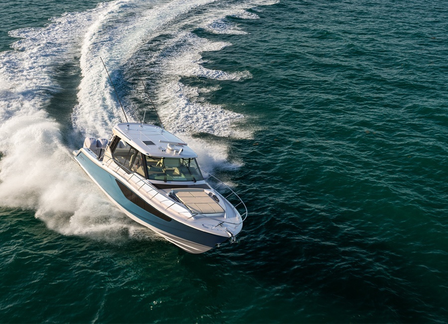 hoofdfoto: 1 Boston Whaler 405 Conquest