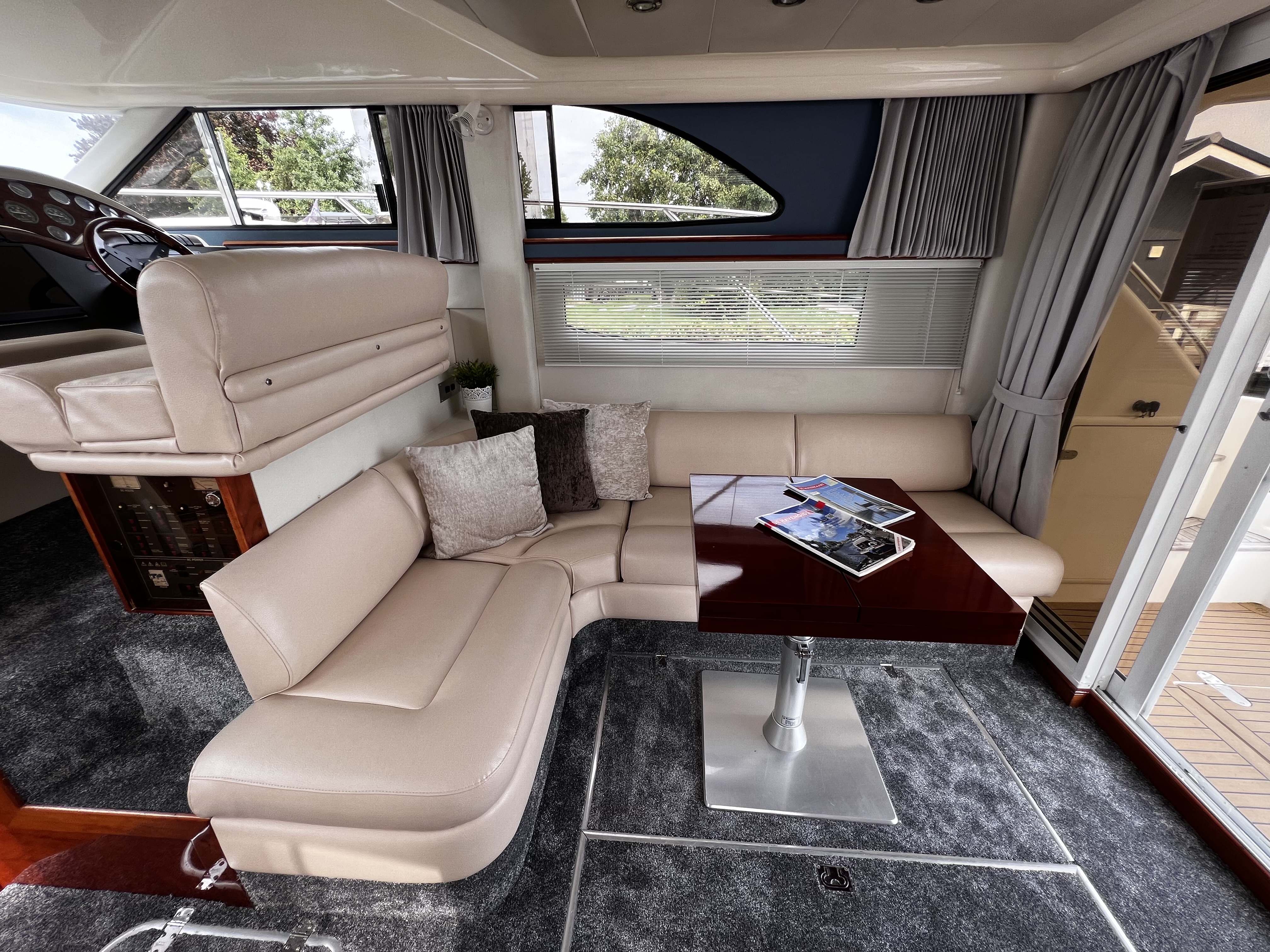 foto: 6 Fairline Phantom 42