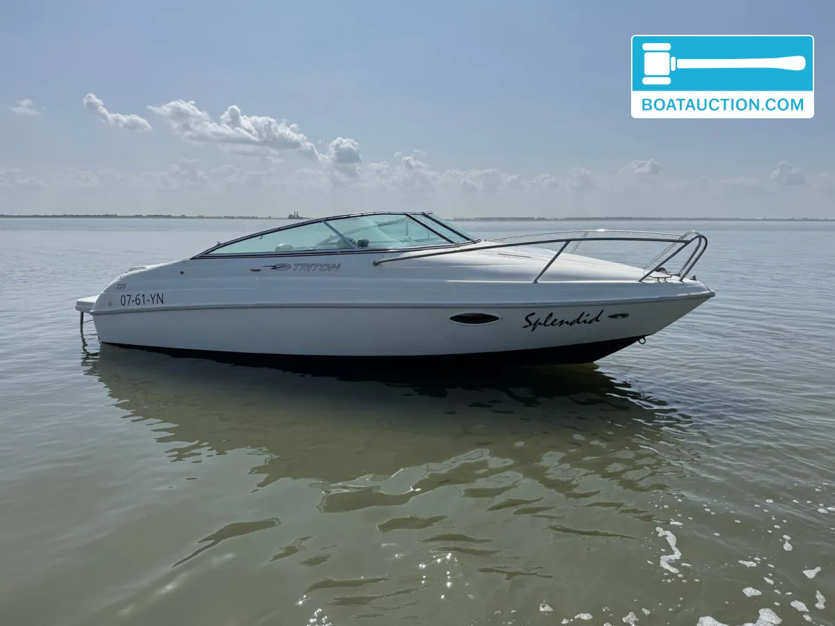 foto: 6 Triton 225 Cuddy