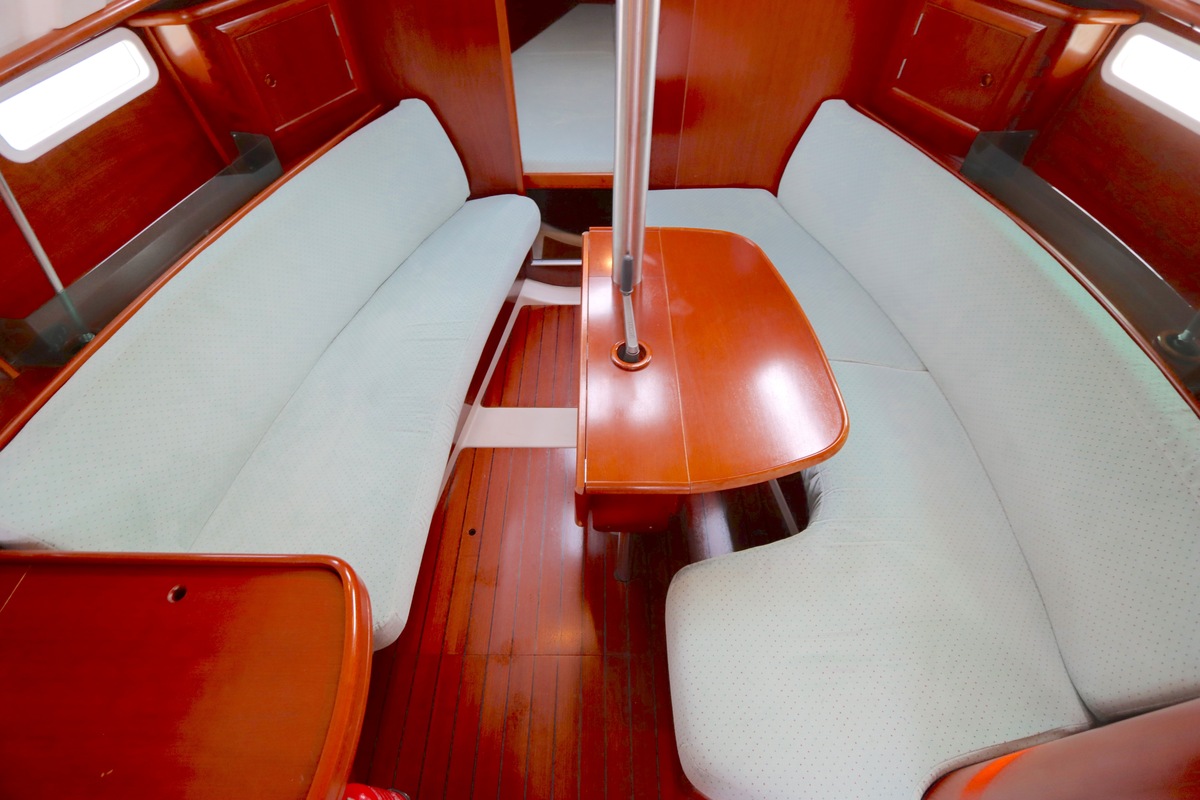 foto: 10 Beneteau Oceanis Clipper 331 Lifting keel