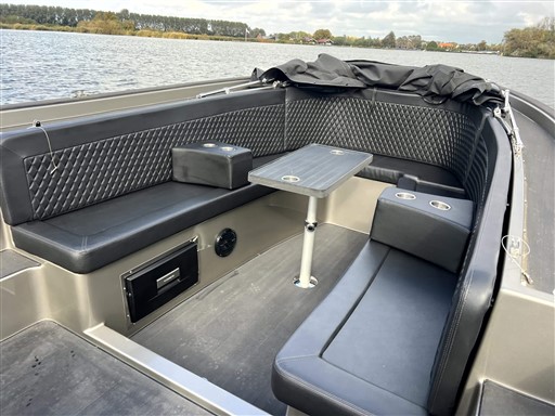 foto: 7 Seafury Hawker 725