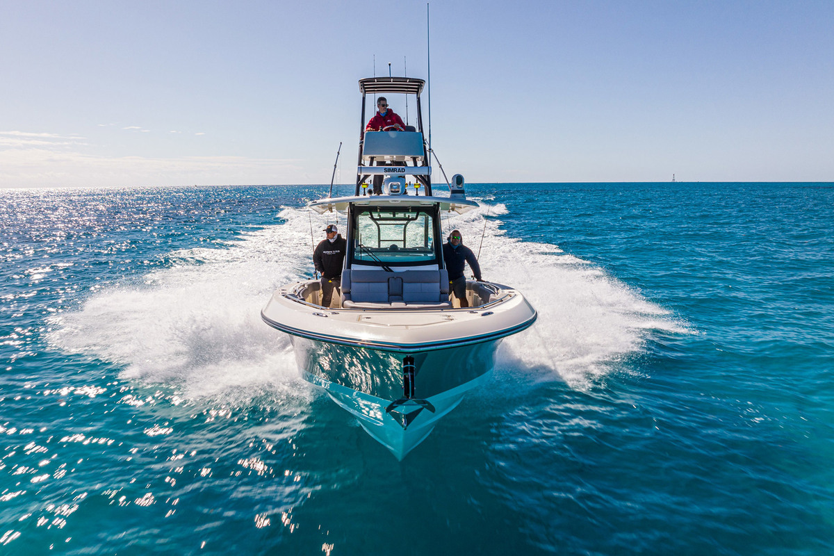 foto: 6 Boston Whaler 360 Outrage
