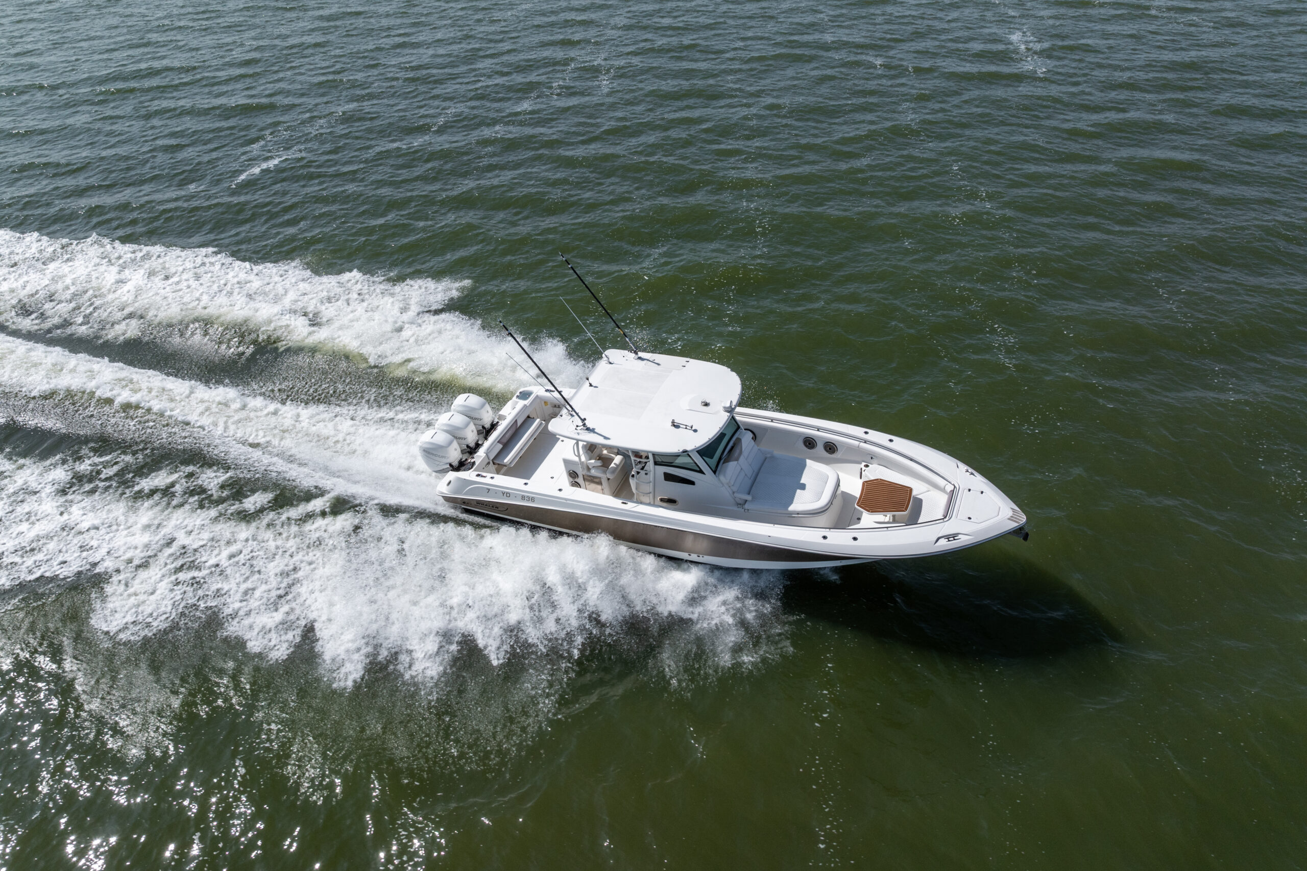 foto: 28 Boston Whaler 370 Outrage