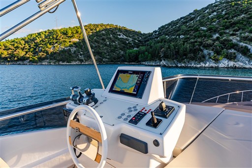 foto: 5 Ferretti Yachts 550