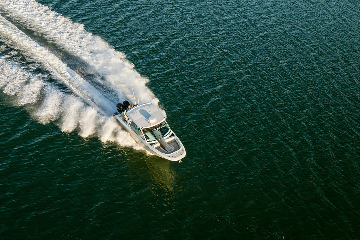 foto: 8 Boston Whaler 320 Vantage