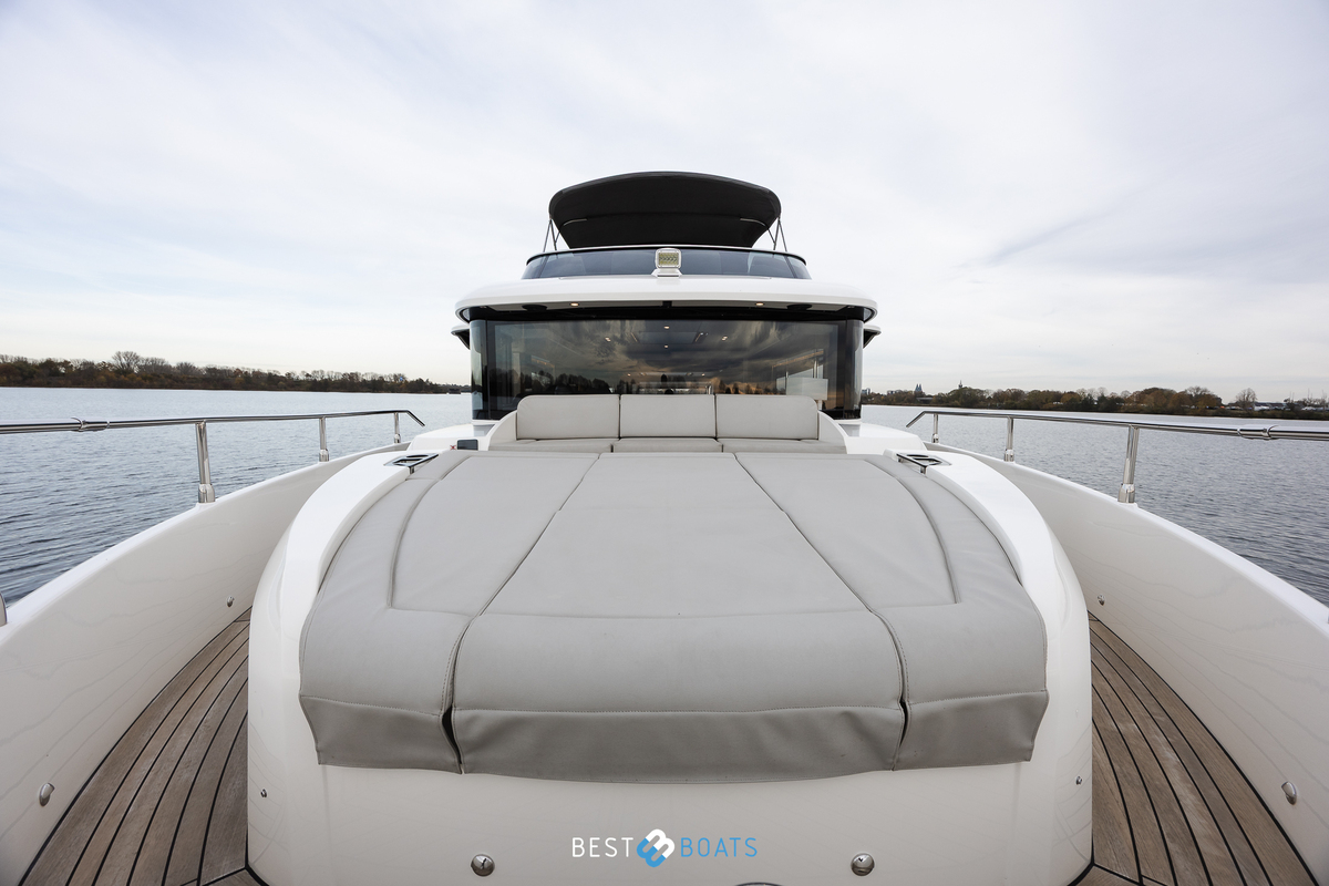 foto: 19 Absolute  Navetta 52