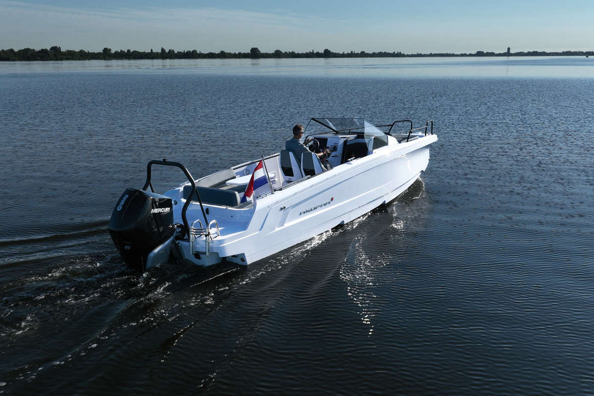 foto: 14 Axopar 25 Cross Bow & Cross Top