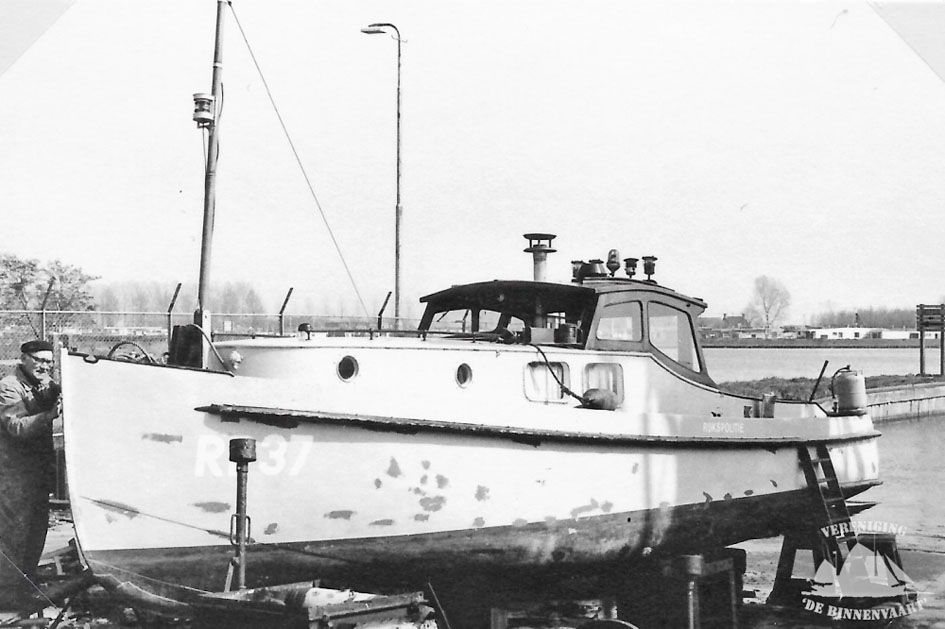 foto: 6 ex Politieboot RP37