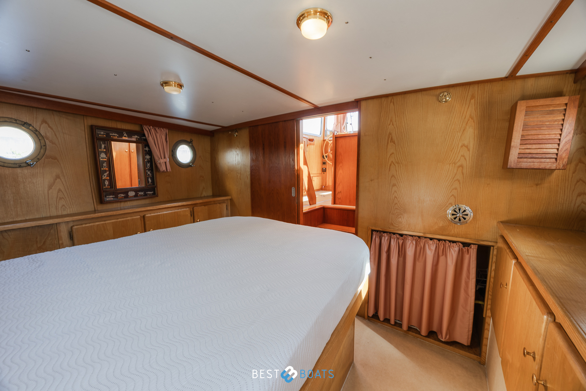 foto: 12 Linssen  St. Jozef 1050 Salon AK-L