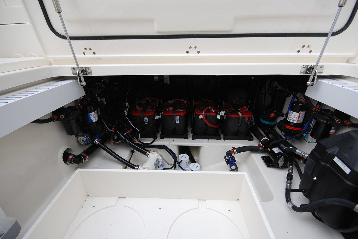 foto: 11 Boston Whaler 330 Outrage