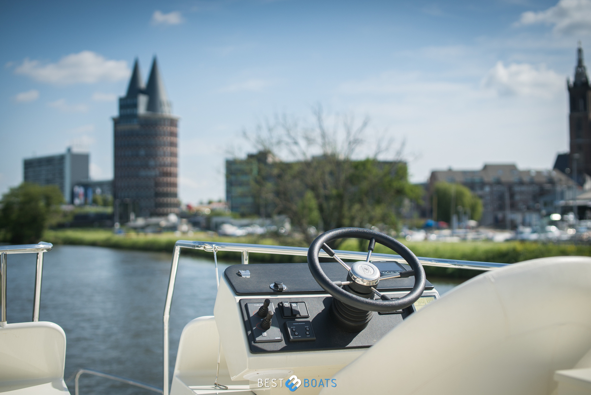 foto: 5 Linssen  Classic Sturdy 36 Sedan Deck Bridge