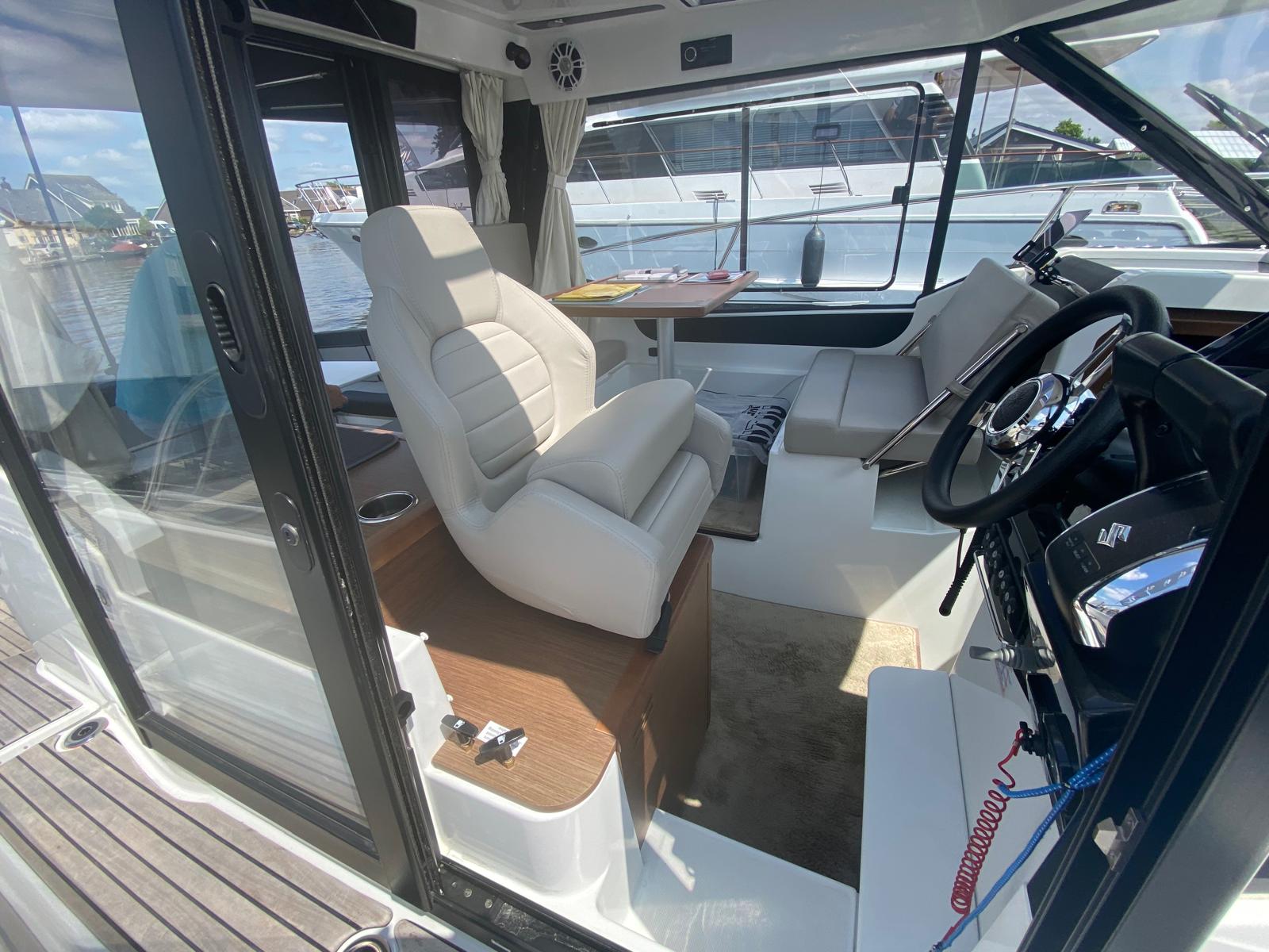 foto: 6 Jeanneau  Merry Fisher 895 offshore