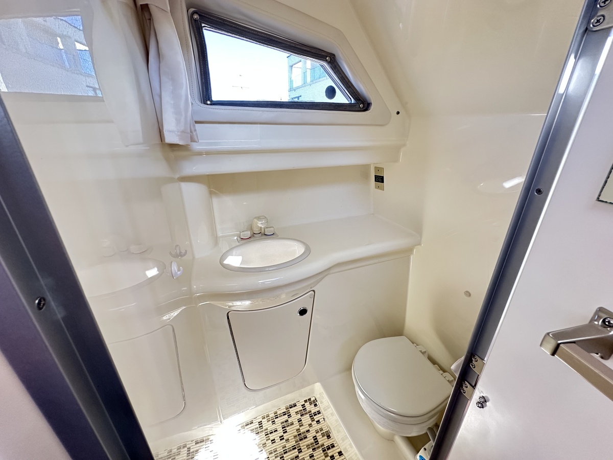 foto: 8 Bayliner 246 Discovery 