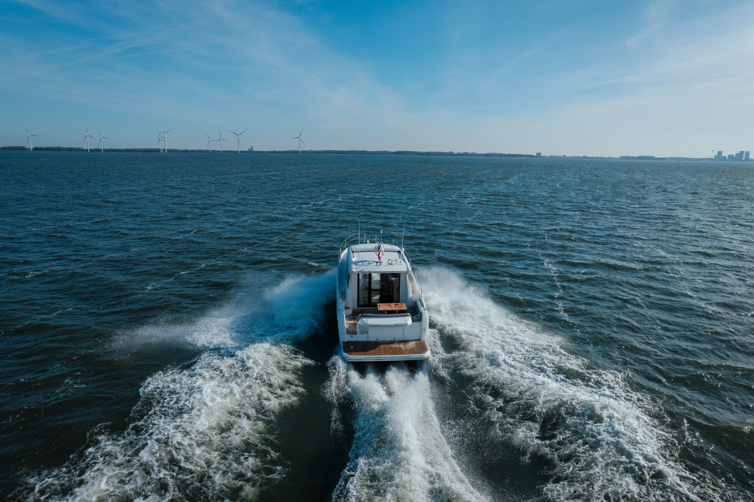 foto: 6 Prestige 420S
