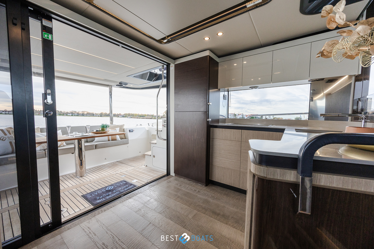 foto: 20 Absolute  Navetta 52