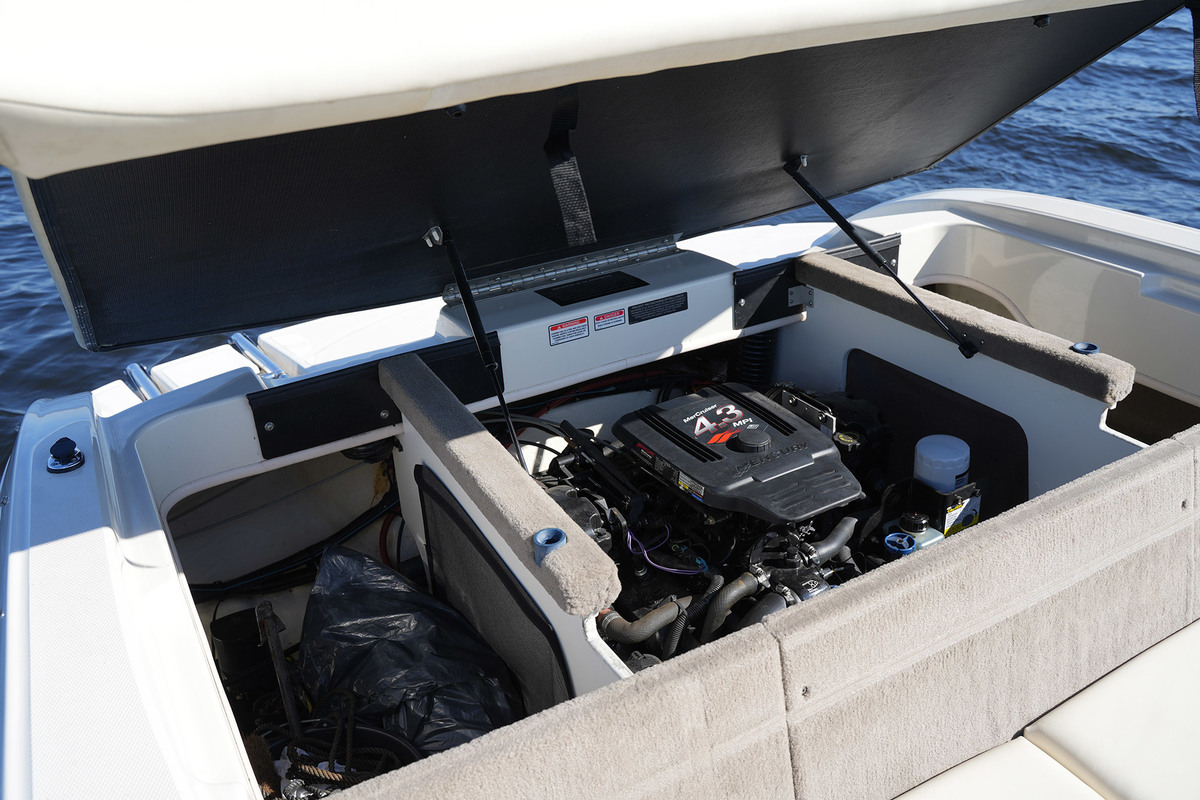 foto: 10 Sea Ray 200 Sport