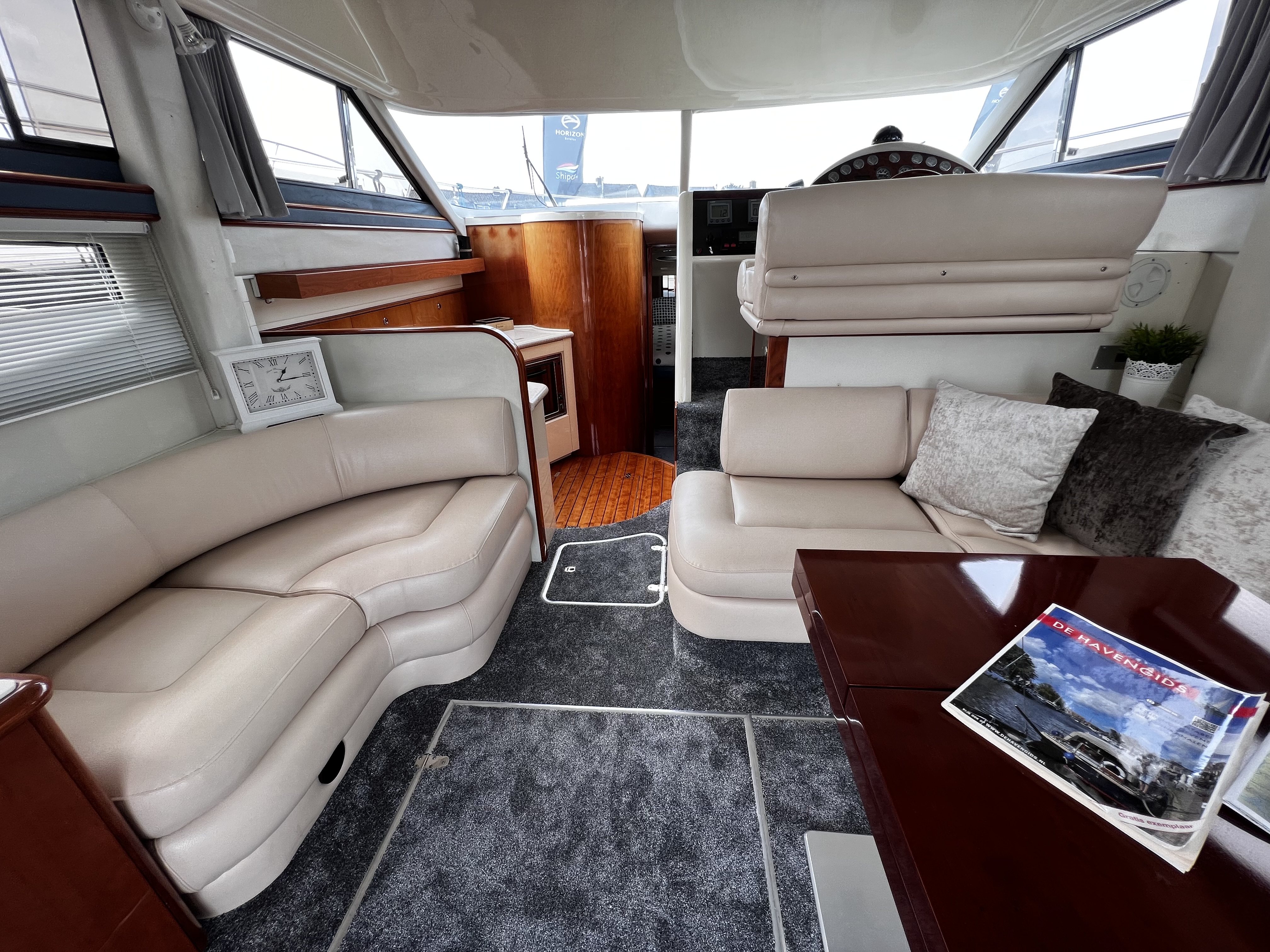 foto: 9 Fairline Phantom 42