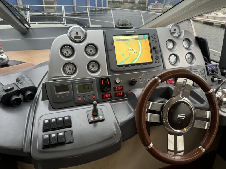 foto: 3 Azimut 43S Okometa