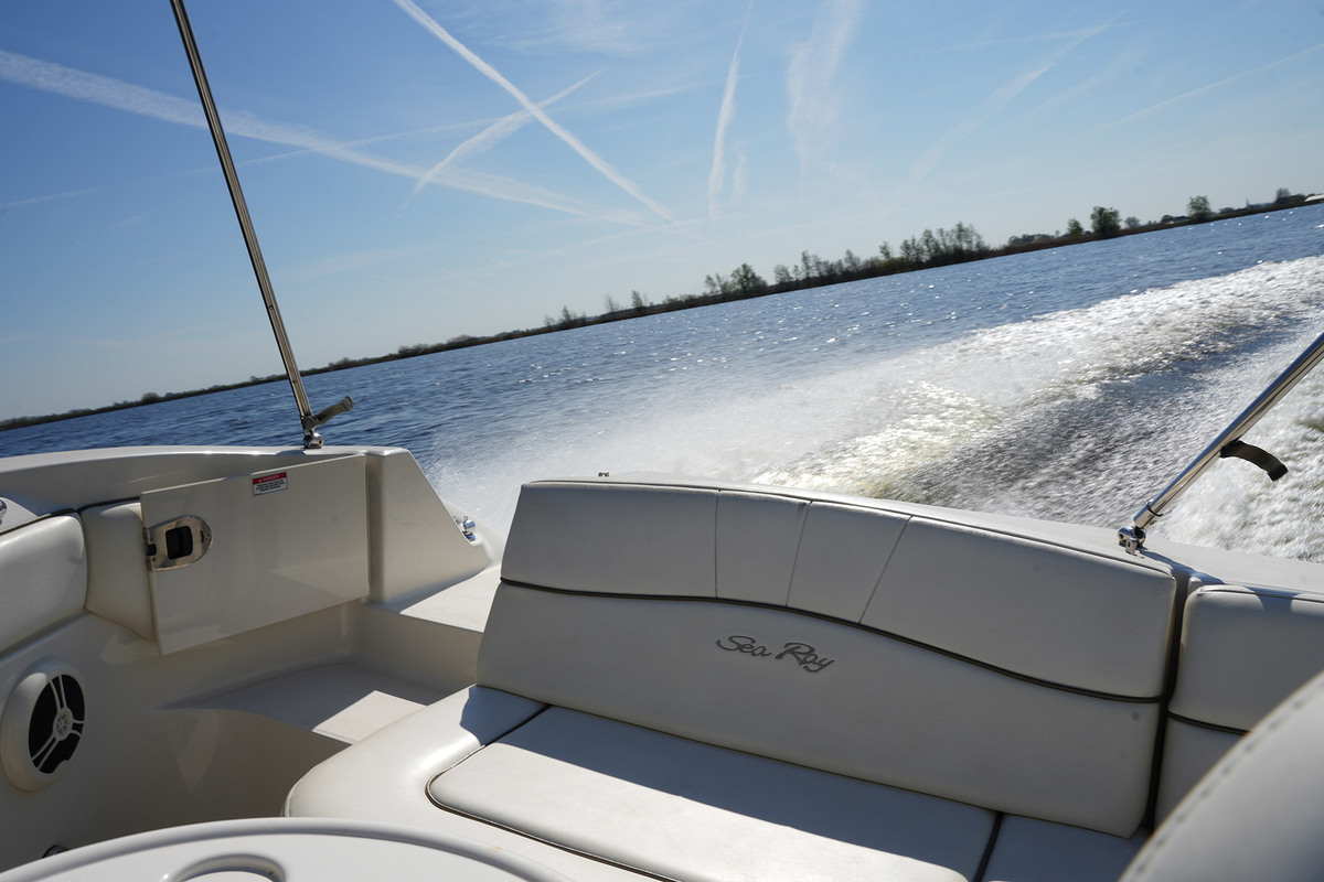 foto: 11 Sea Ray 220 Sundeck