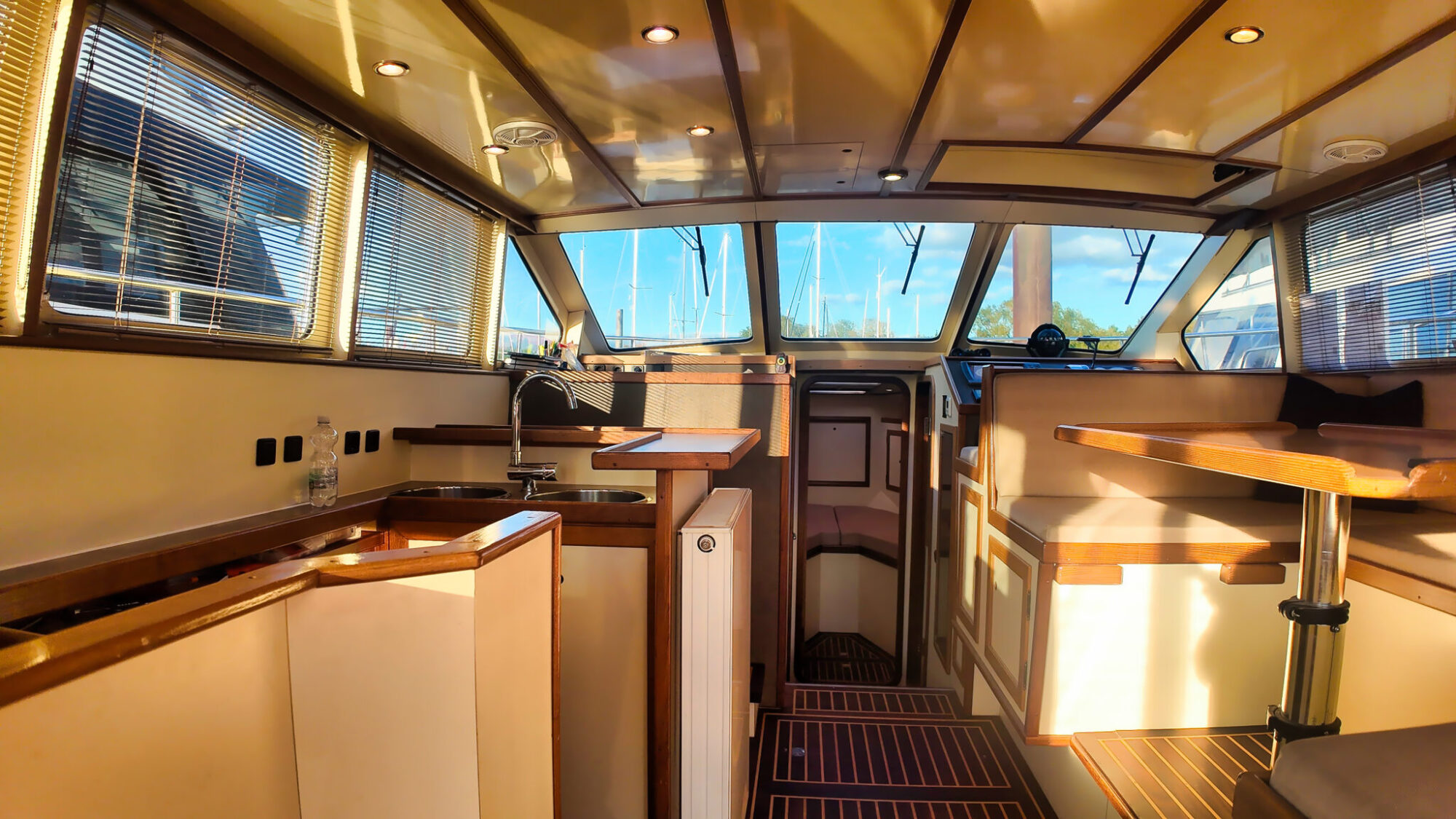 foto: 6 Bruce Roberts Bruce Roberts Euro 12.00 Flybridge