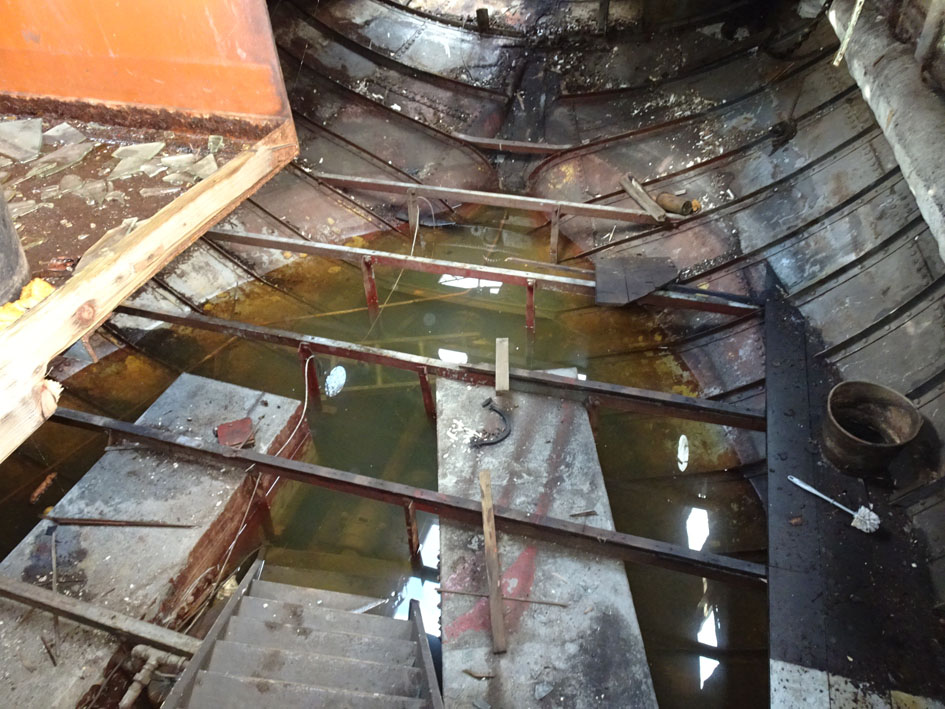 foto: 5 Luxe Motor Elizabeth III 42.46 casco