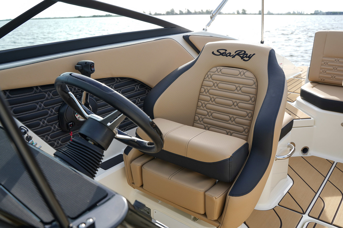 foto: 9 Sea Ray SPX 210