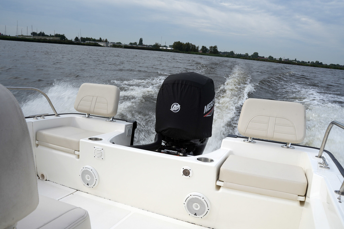 foto: 9 Boston Whaler 190 Montauk