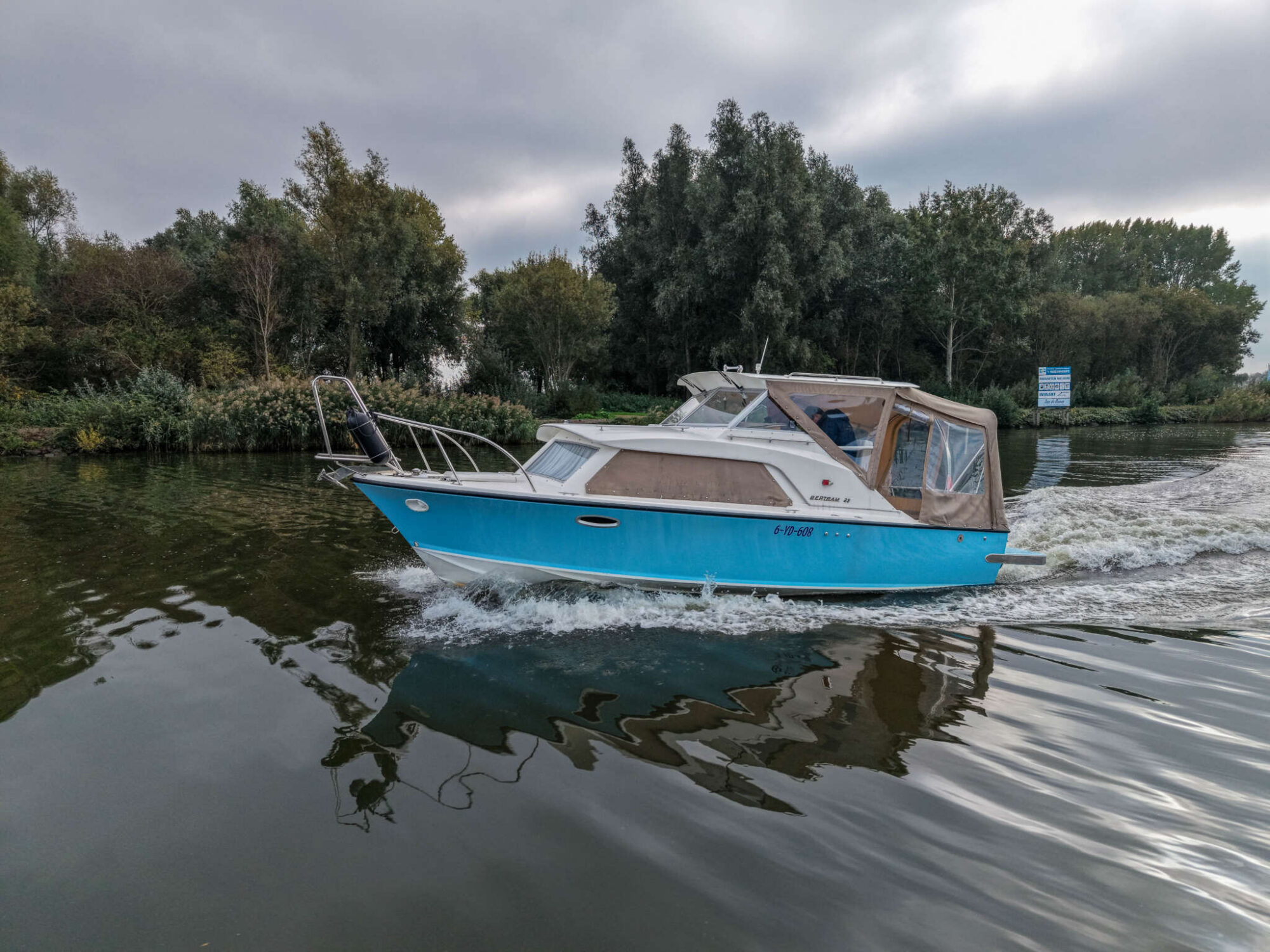 foto: 5 Bertram Bertram 25 Express Cruiser