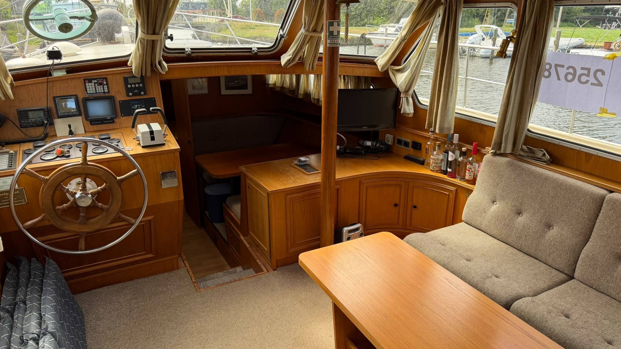 foto: 6 Van Der Valk 1300 Fly Bridge