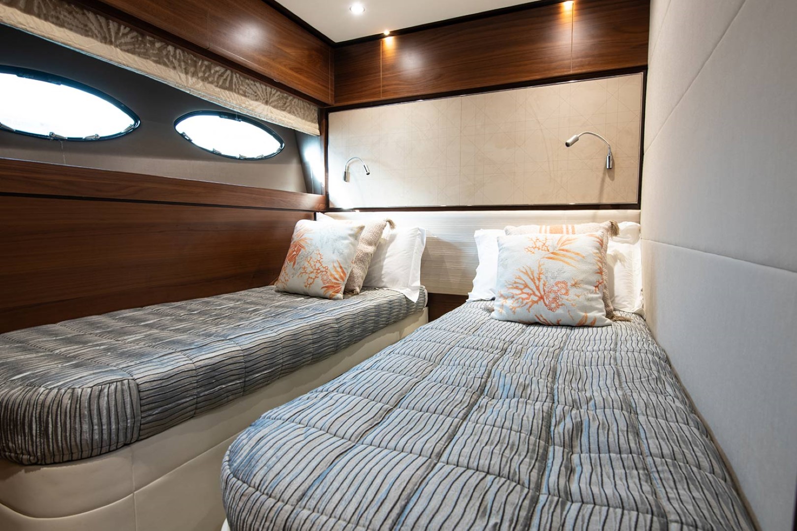 foto: 6 Princess 88 Yacht