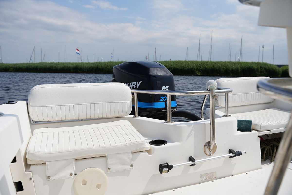 foto: 8 Boston Whaler 180 Outrage