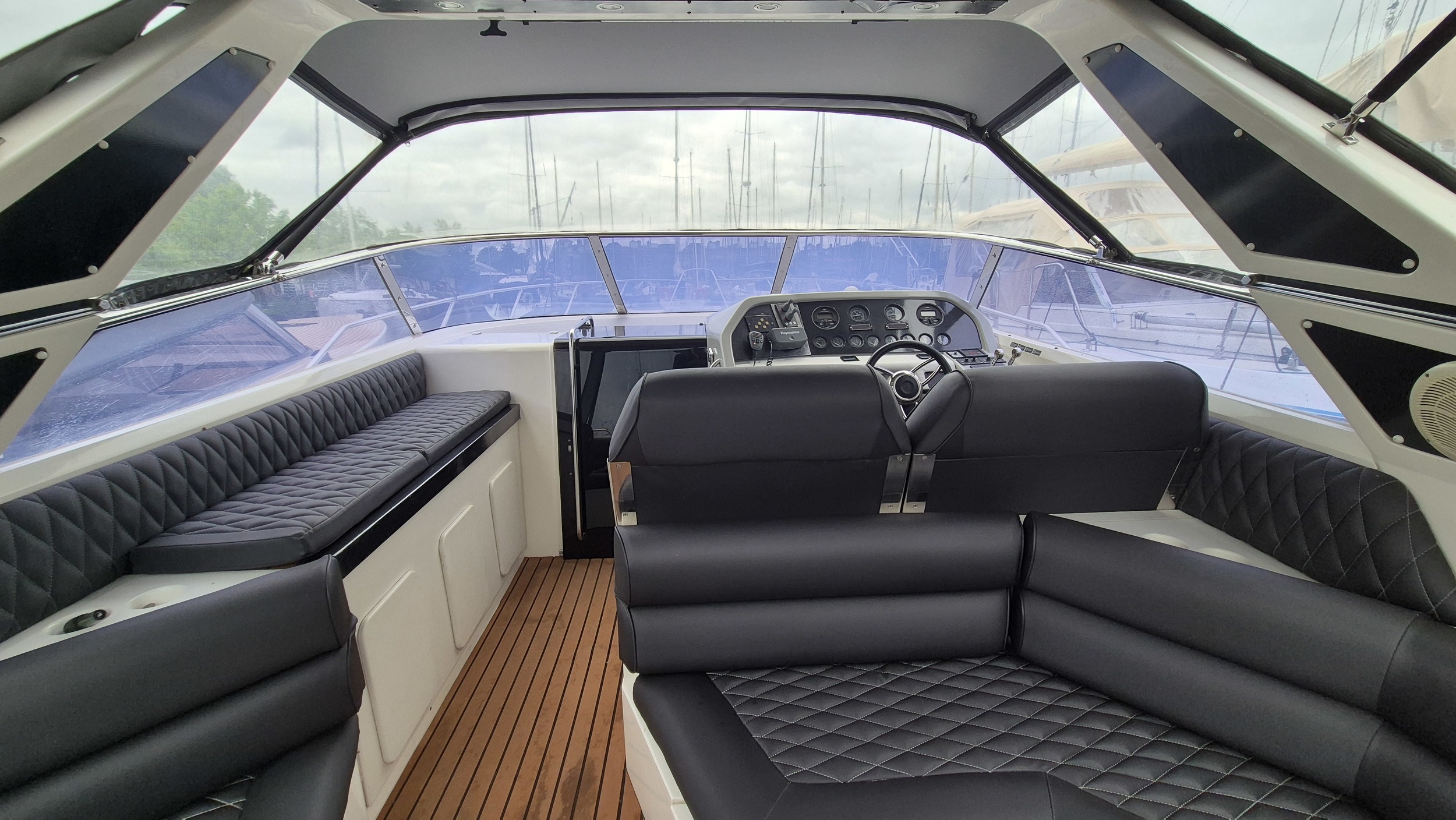 foto: 11 Sunseeker 38 Martinique