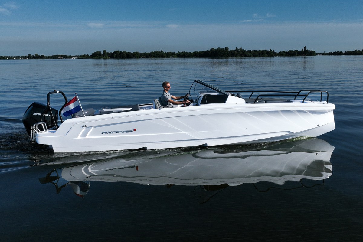 foto: 15 Axopar 25 Cross Bow & Cross Top