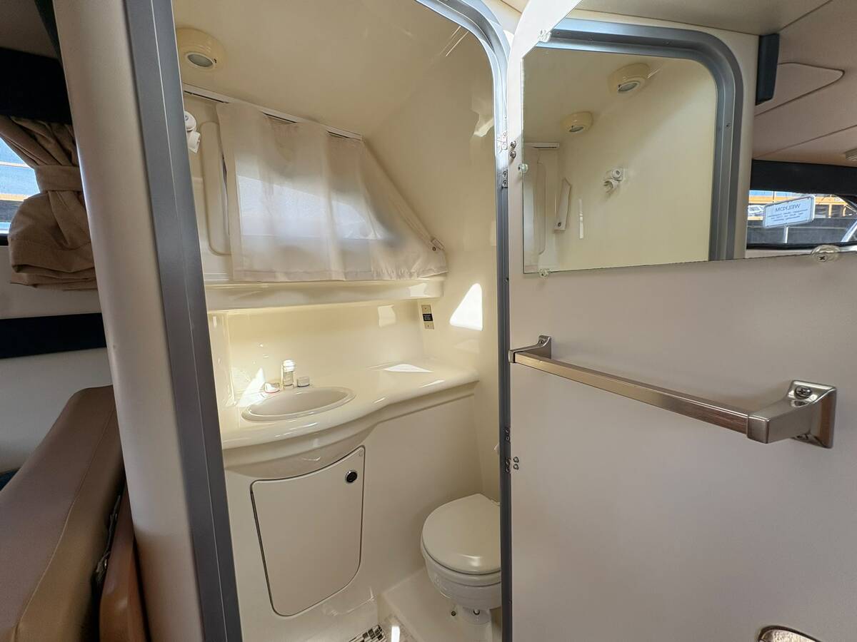 foto: 9 Bayliner 246 Discovery 