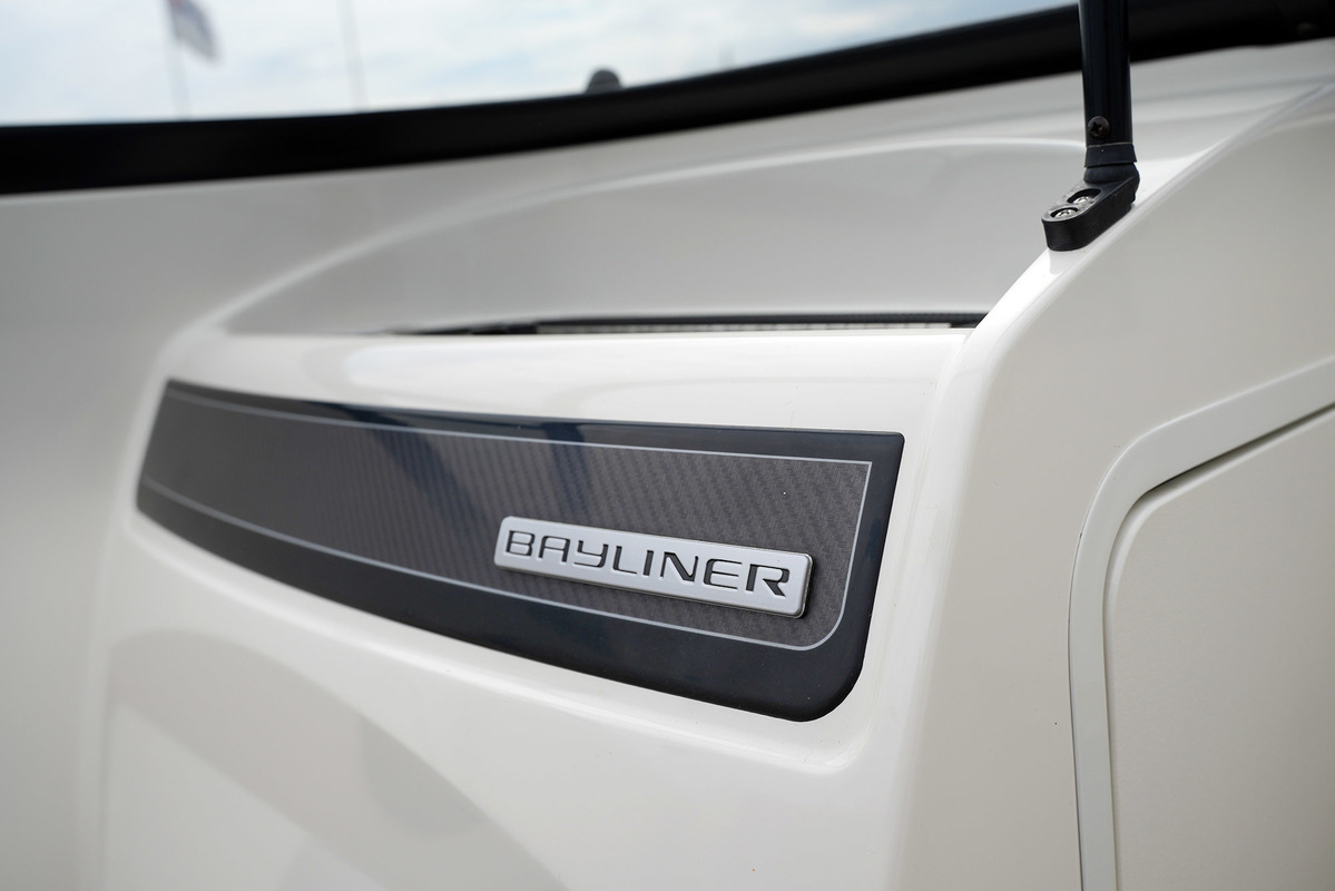 foto: 8 Bayliner VR4