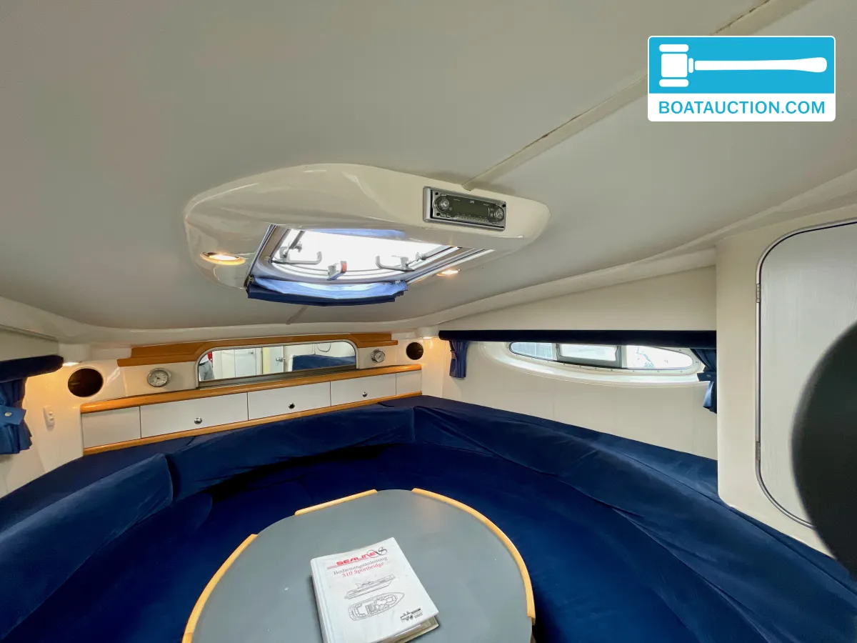 foto: 18 Sealine 310 Sportbridge