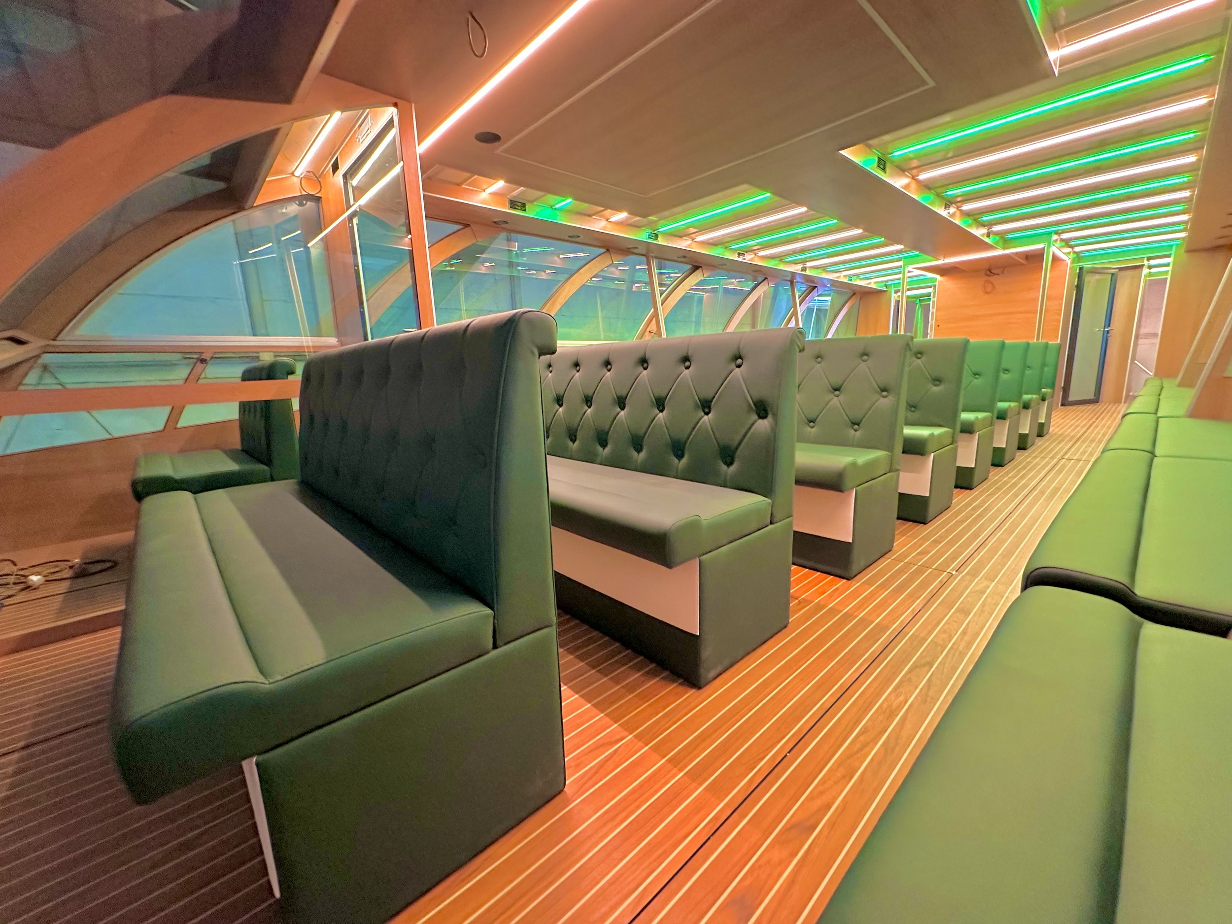 foto: 8 Holiday Boat Sundeck 57 Passenger Catamaran