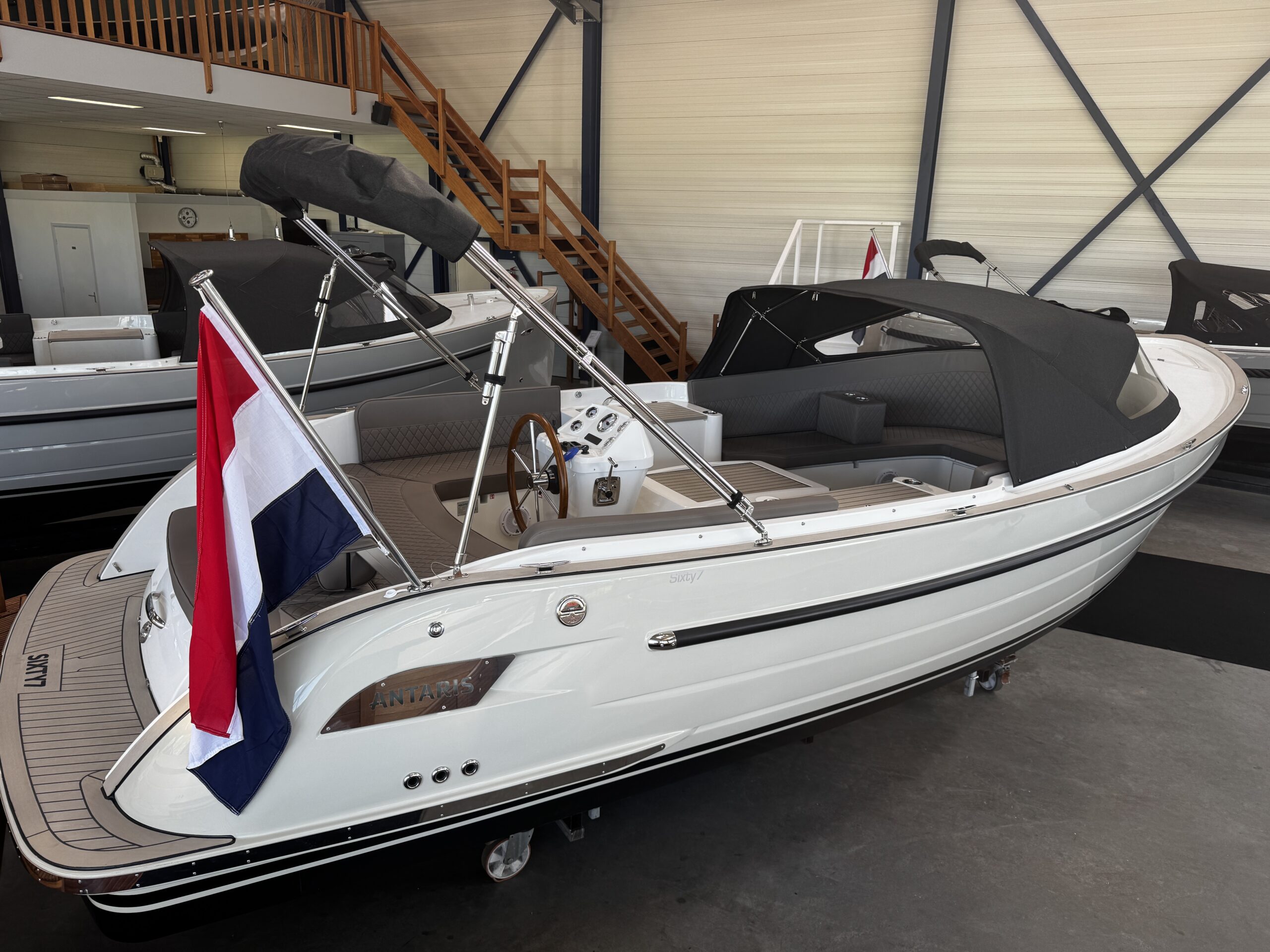 foto: 5 Antaris Sixty7 (op voorraad)