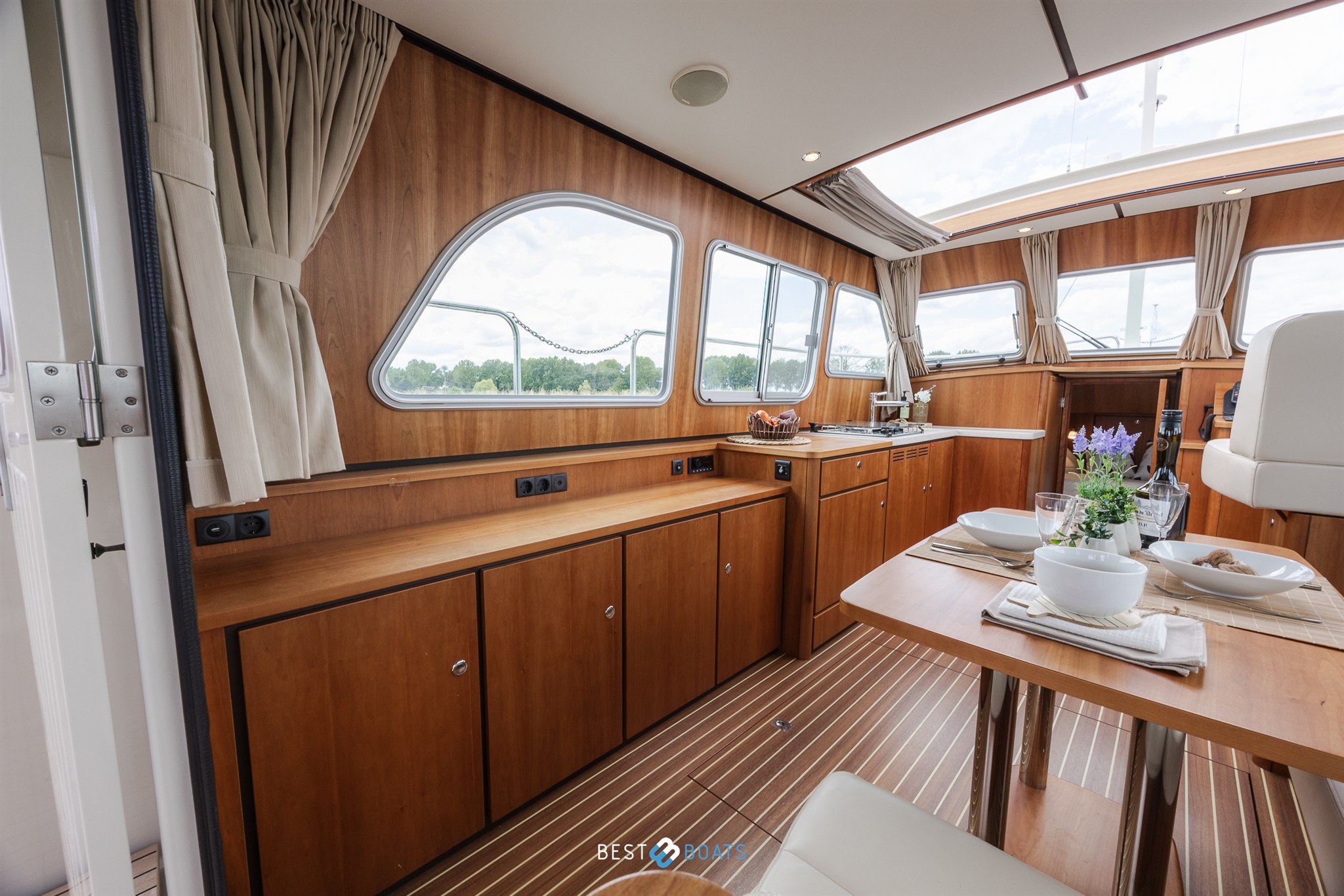 foto: 8 Linssen Grand Sturdy 35.0 Sedan