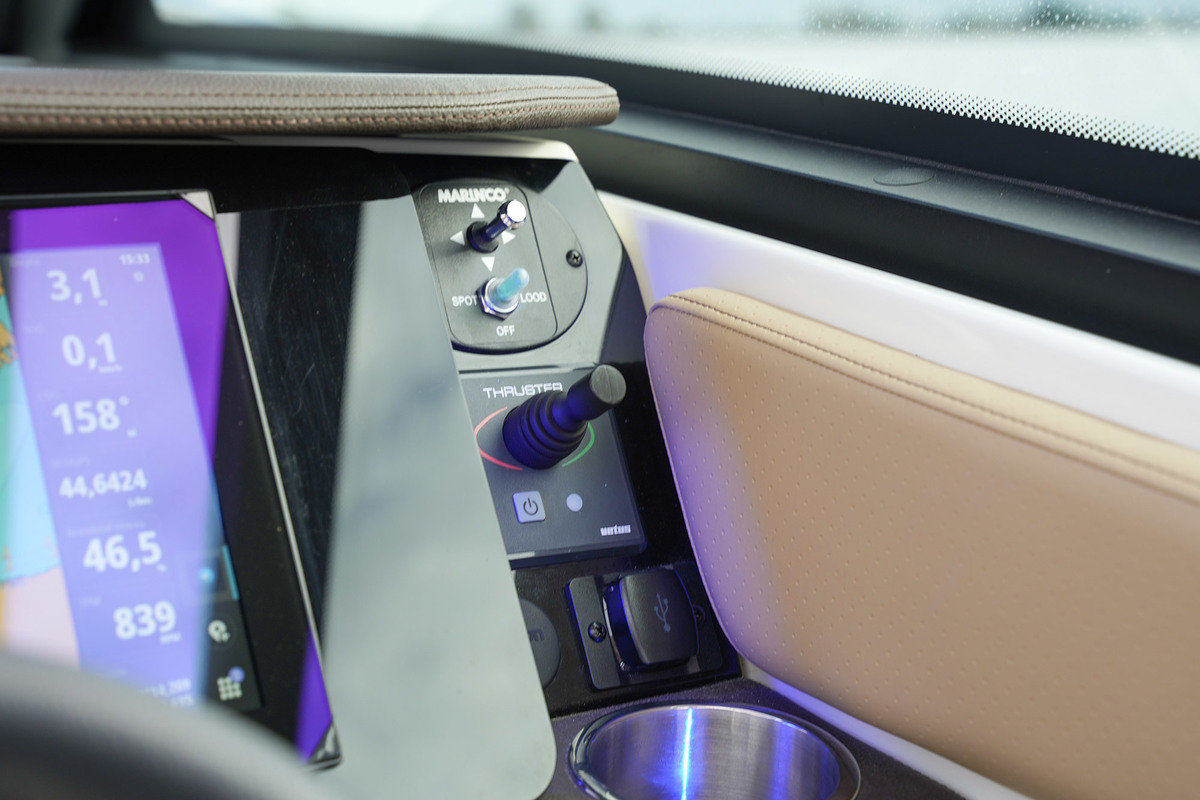 foto: 15 Sea Ray Sundancer 320