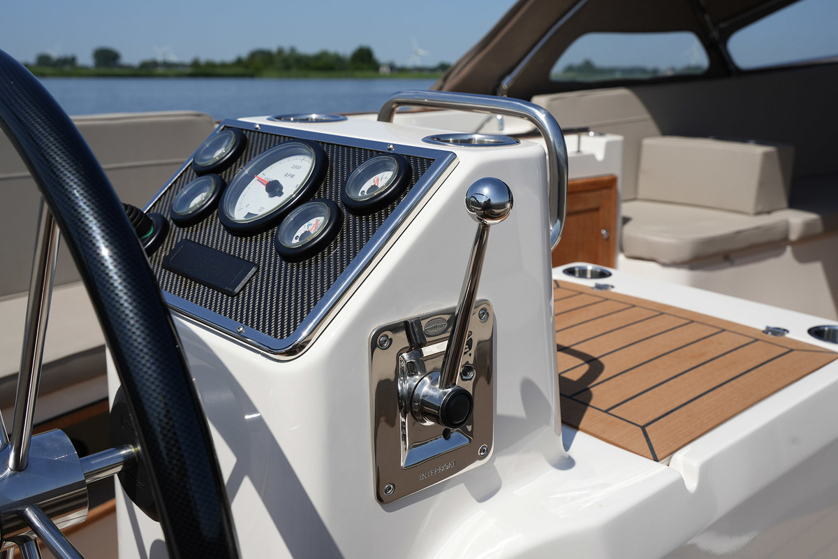 foto: 12 Interboat Intender 820