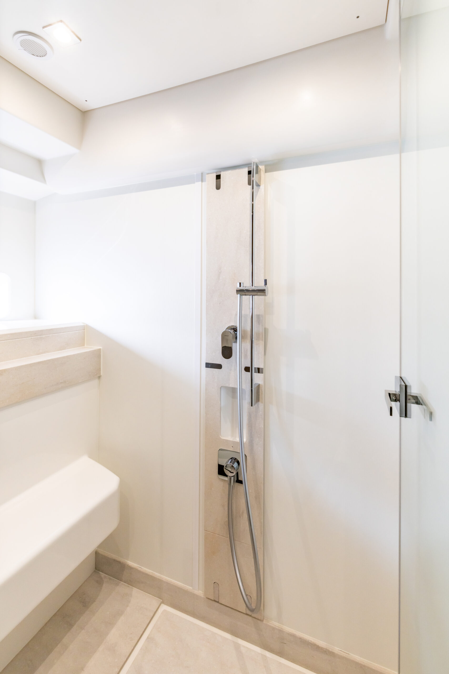 foto: 12 Prestige 590