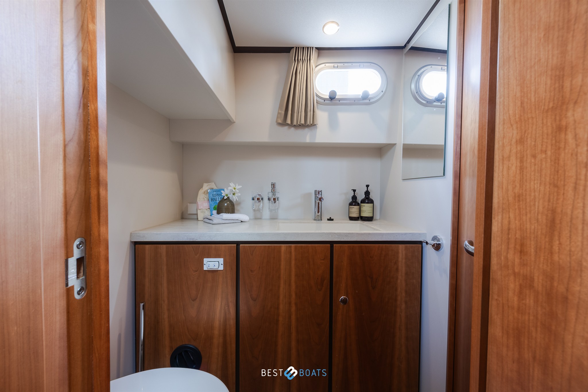foto: 9 Linssen Grand Sturdy 35.0 Sedan