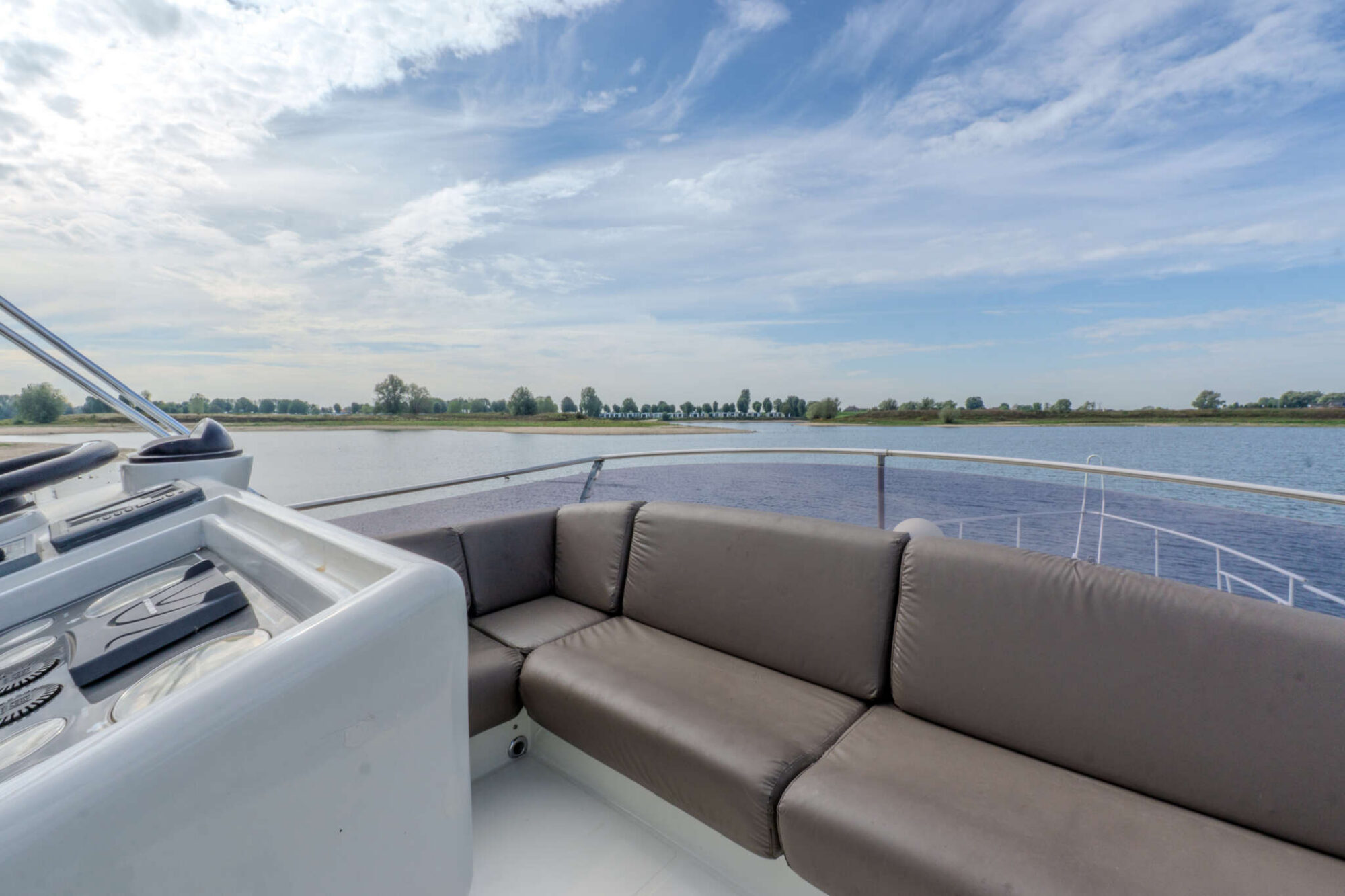 foto: 15 Mochi Craft Mochi Craft 43 Flybridge
