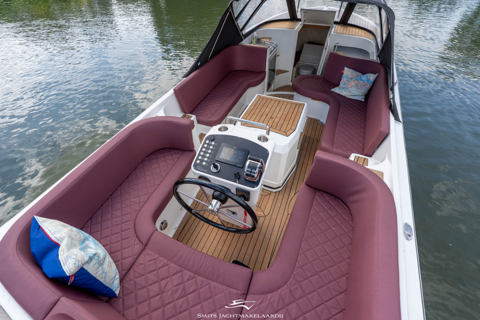 foto: 6 Bola Bola GS Tender 27 Semi Cabin