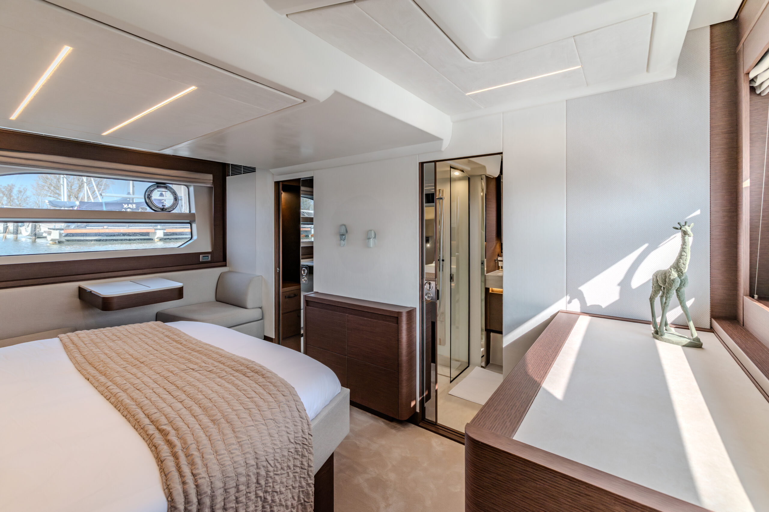 foto: 28 Prestige 590